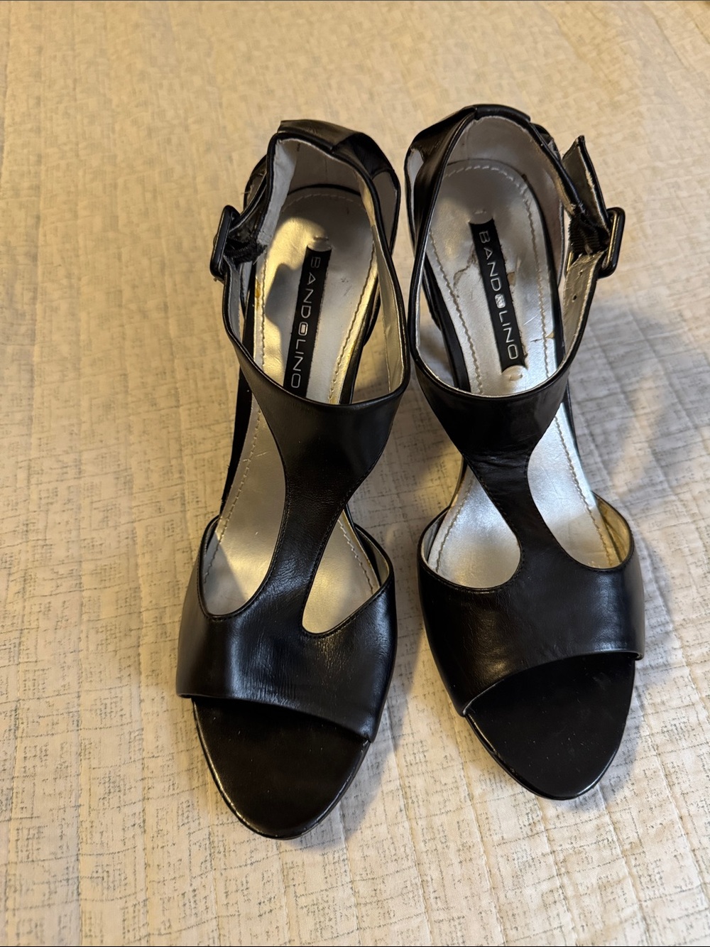 Bandolino Black Leather T-Strap Heeled Sandals Sz 8.5